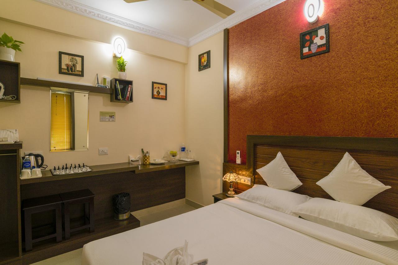 Blue Bell Cochin Airport Hotel Nedumbassery Exterior photo