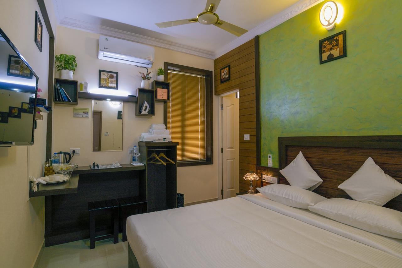 Blue Bell Cochin Airport Hotel Nedumbassery Exterior photo