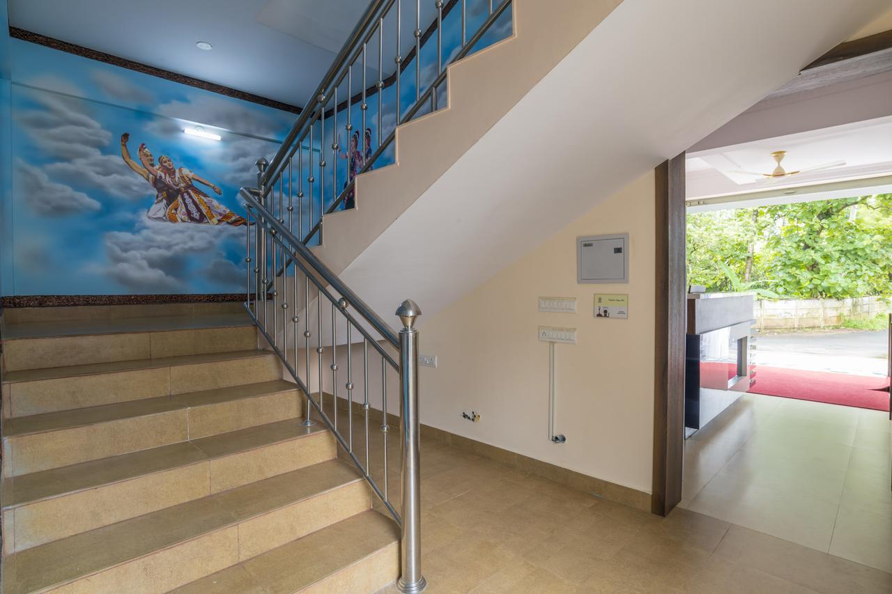 Blue Bell Cochin Airport Hotel Nedumbassery Exterior photo