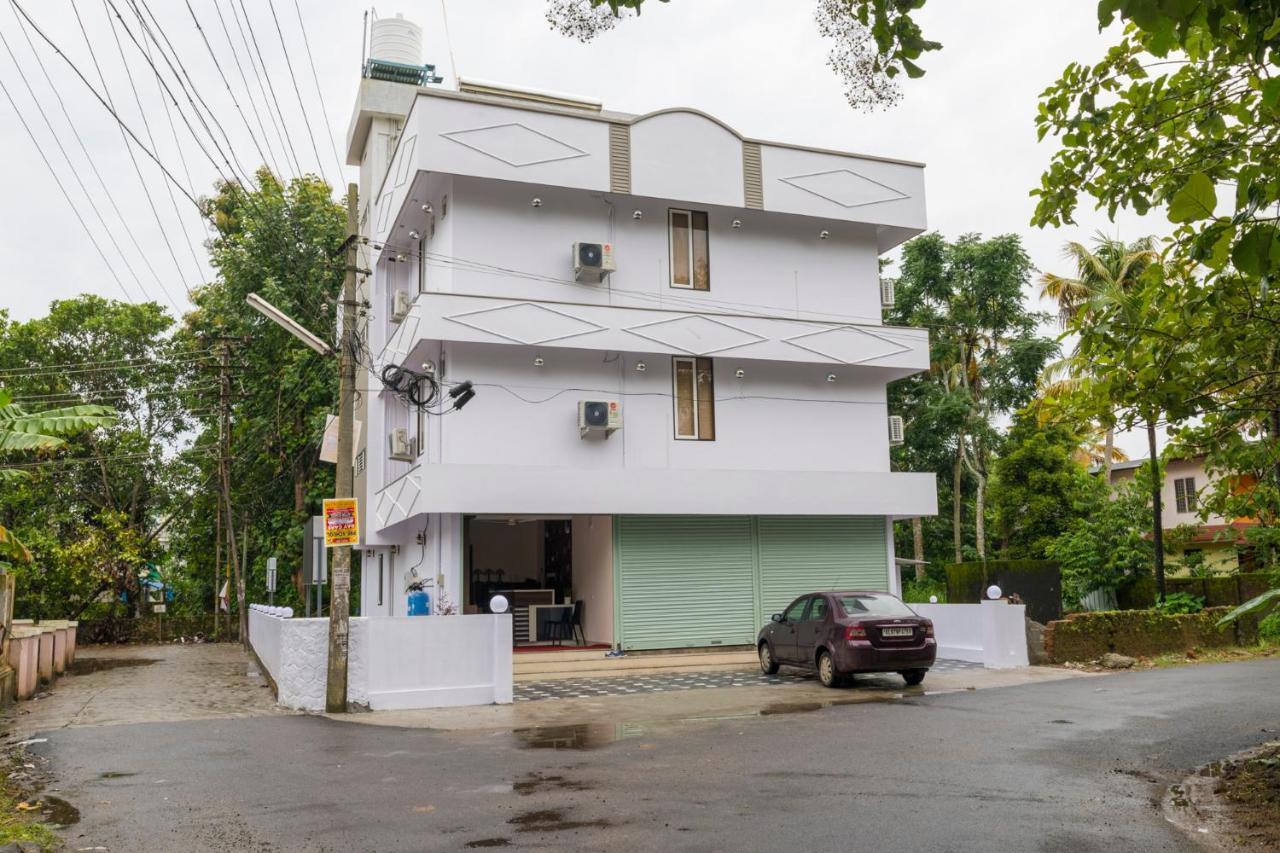 Blue Bell Cochin Airport Hotel Nedumbassery Exterior photo